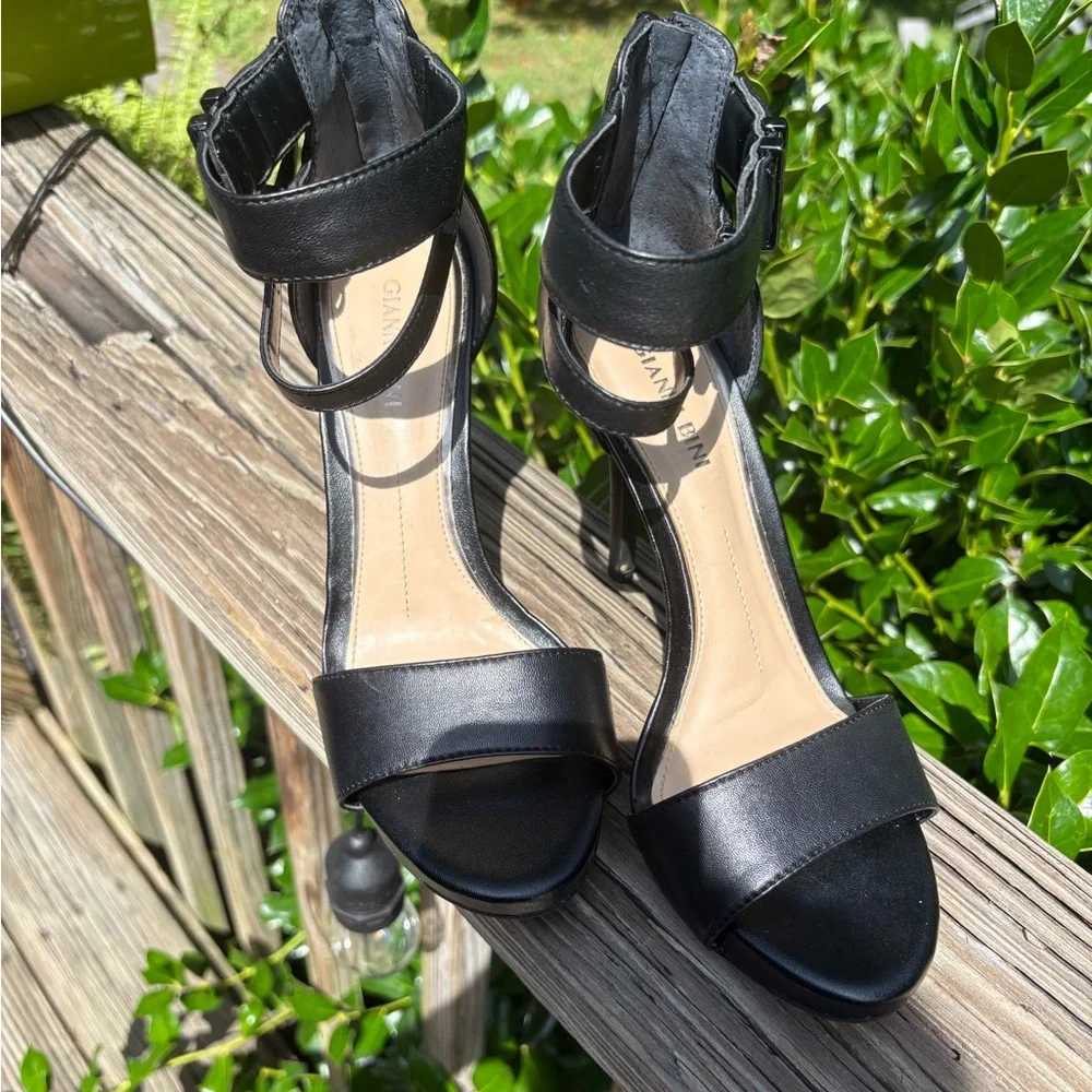 Gianni Bini Black Leather Heels Sophisticated Design - Picture 2 of 5